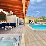 Villa 20age - Jacuzzi - Heated Pool - Algarve *